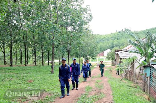 Công nhân Đoàn KTQP 79 bước vào ca làm việc - Ảnh: V.M