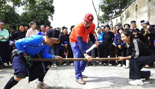 Sôi nổi các trò chơi dân gian trong ngày hội.