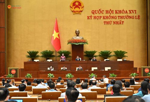 Quang cảnh phiên họp tại hội trường, chiều 22/8. Ảnh: Quang Khánh