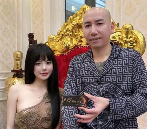 Hương và Phú Lê quảng cáo sản phẩm Laromen.