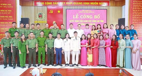 Ban Giám hiệu và toàn thể cán bộ, giáo viên, nhân viên Trường Văn hóa Công an nhân dân VI. Ảnh: Công an Nghệ An