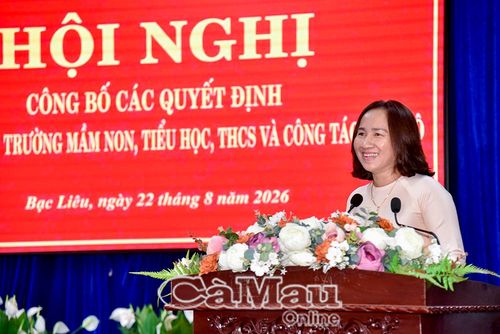Bà Trần Kim Thi, Hiệu trưởng Trường THCS Võ Thị Sáu, thay mặt lãnh đạo các trường sau sắp xếp bày tỏ quyết tâm thực hiện tốt nhiệm vụ, góp phần nâng cao chất lượng giáo dục của phường.