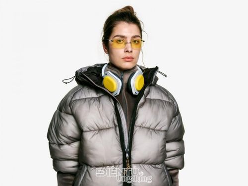 Headphone (a) có giá bán 4.990.000