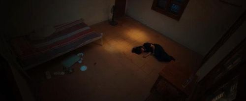 Mai tìm cách trốn thoát khỏi nơi giam giữ. Ảnh VTV