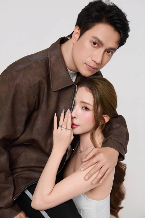 Theo Việt Anh, đây không phải ảnh cưới mà chỉ là "ảnh khởi động" cho các dự định tiếp theo của anh và Quỳnh Nga. Anh cho biết rất vui khi mối quan hệ của hai người được nhiều khán giả ủng hộ, vun vén.