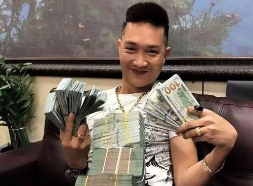 Clip "viral" cũng là con dao hai lưỡi. Và đằng sau những sự nổi tiếng ấy nếu đi kèm với hành vi phạm pháp thì cuối cùng cũng có ngày "xuống sóng" khi cơ quan Công an vào cuộc