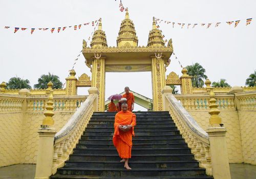 Hoạt động tái hiện Lễ hội Cúng dừa tại Làng Văn hóa, là dịp để công chúng Thủ đô tìm hiểu sâu hơn về những giá trị văn hóa truyền thống của đồng bào Khmer.