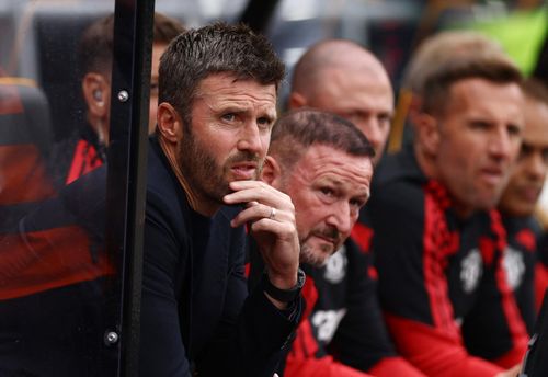  Michael Carrick giúp MU tiến bộ rõ rệt trong nửa cuối mùa trước, nhưng thất bại trước Hull cho thấy quá trình hồi sinh vẫn còn xa mới hoàn tất. 