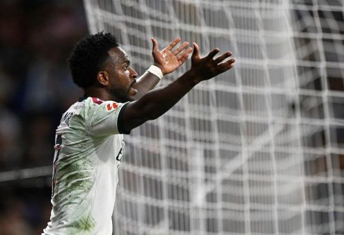  Vinicius tiếp tục trở thành tâm điểm tranh cãi sau một loạt va chạm với cầu thủ Espanyol trong ngày Real Madrid thắng nghẹt thở nhờ bàn phút 90 của Carlos Espi. 