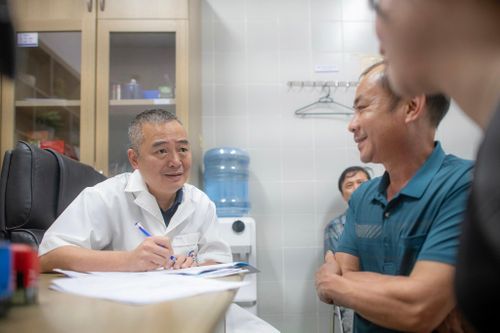PGS.TS.BS Nguyễn Lân Hiếu, Giám đốc Bệnh viện Đại học Y Hà Nội. Ảnh: Việt Linh.