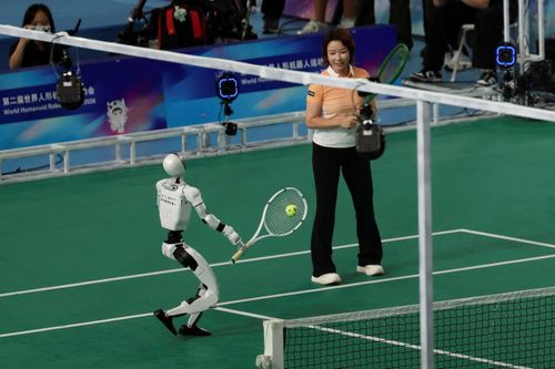 Robot hình người và các loại robot của Trung Quốc trình diễn tại Hội nghị Robot Thế giới 2026 ở Bắc Kinh (Trung Quốc) ngày 19/8. 