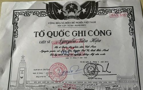  Bằng Tổ quốc ghi công của liệt sĩ Nguyễn Văn Hậu được gia đình cất giữ. Ảnh: Gia đình cung cấp. 
