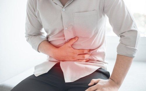 Đau bụng, tiêu chảy, buồn nôn hoặc chán ăn có thể là dấu hiệu cảnh báo nhiễm giun đường ruột. Ảnh: Shutterstock.