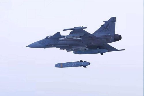  Thụy Điển lần đầu phóng tên lửa TAURUS KEPD 350 từ tiêm kích JAS 39 Gripen C, đánh dấu bước tiến quan trọng hướng tới xây dựng năng lực tấn công chính xác tầm xa. Ảnh: Không quân Thụy Điển  