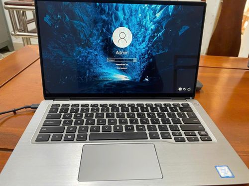 Chiếc máy tính Dell lực lượng CA thu giữ được.