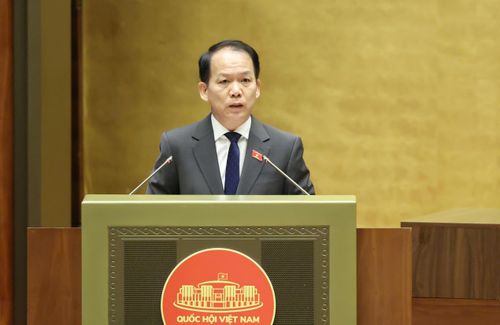 Bộ trưởng Bộ Tư pháp Hoàng Thanh Tùng tiếp thu, giải trình tại phiên họp. Ảnh: QUANG PHÚC