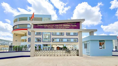 Trường THPT Võ Trường Toản, phường Thới An, được nâng cấp với tổng mức đầu tư hơn 158 tỷ đồng, chuẩn bị đón học sinh trong năm học mới