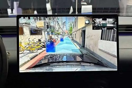 Xe còn được trang bị hệ thống treo điện từ chủ động mCDC. Hai tùy chọn màu nội thất gồm Trắng Tím và Xanh Hoàng Gia. Về công nghệ hỗ trợ lái, MG 07 có các phiên bản trang bị LiDAR, sử dụng giải pháp dựa trên mô hình thế giới Momenta R7 kết hợp chip chuyên dụng cho mô hình lớn do X7 phát triển.
