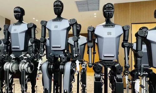 Trung Quốc đang tăng tốc sản xuất robot hình người và robot chó, tạo lợi thế lớn về quy mô và chi phí.