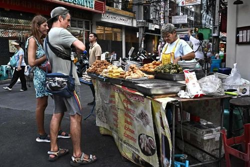 Ẩm thực đường phố là một trong những nét hấp dẫn của du lịch Thái Lan với du khách quốc tế. (Nguồn: Getty Images)