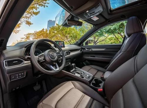 Khoang nội thất Mazda CX-5 được thiết kế theo hướng tối giản và tập trung vào trải nghiệm người dùng.