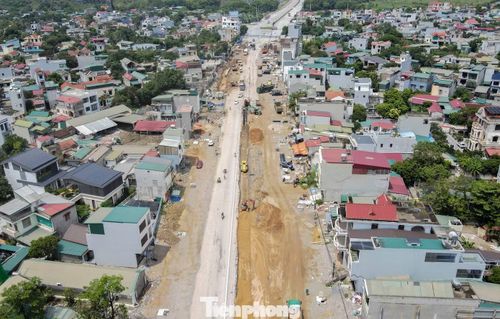 Dự kiến ban đầu, công trình hoàn thành trong giai đoạn 2022 - 2025 nhưng mới được gia hạn đến hết năm 2026 do chậm trễ giải phóng mặt bằng và thay đổi chính sách khi vận hành chính quyền địa phương hai cấp.