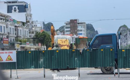 Để kịp tiến độ, ngành chức năng đã thông báo cấm tất cả các phương tiện lưu thông trên đoạn tuyến đại lộ Lê Lợi từ nút giao đường Đặng Việt Châu đến hết cầu Đống (phường Đông Quang) nhằm phục vụ thi công.