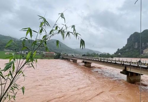 Sáng 23/8, tại nhiều sông trên địa bàn tỉnh Lạng Sơn, mực nước ngập tiếp tục dâng cao vượt mức báo động 3