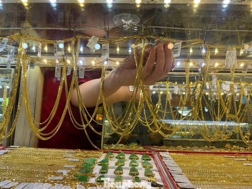 Giá vàng trong nước chỉ cách giá thế giới khoảng 3-5 triệu đồng/lượng.