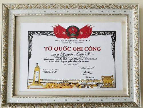 Bằng Tổ quốc ghi công mà gia đình liệt sĩ Nguyễn Xuân Hải cung cấp cho Bộ CHQS Quảng Ngãi.
