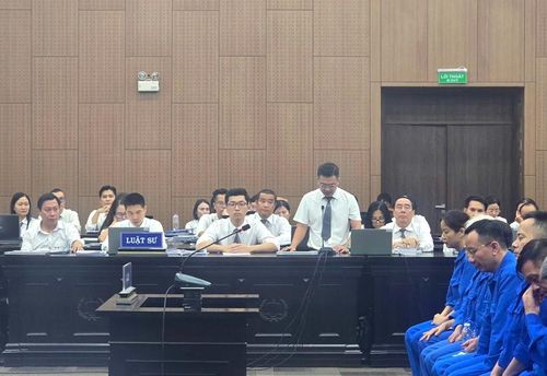  Luật sư bào chữa cho bị cáo Nghiêm Quốc Hưng tranh luận tại phiên tòa.