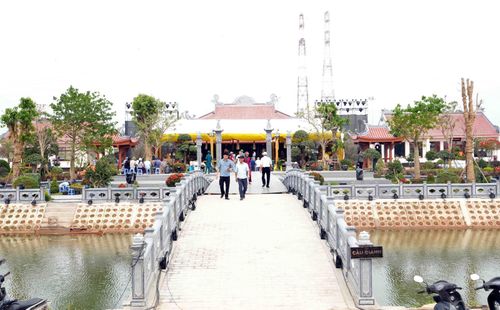 Bến phà Gianh vừa được xây dựng mới, trở thành điểm du lịch tâm linh của tỉnh Quảng Trị.
