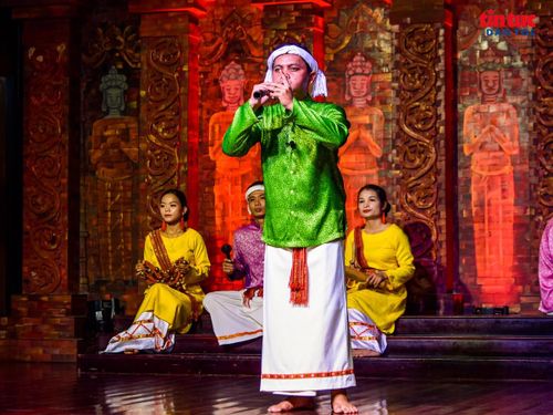 Tiếng kèn Saranai hòa cùng nhịp trống Ghinăng, Paranưng vang giữa núi rừng, tiếp tục kể câu chuyện văn hóa Champa nghìn năm.