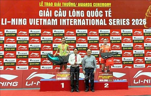 Ban Tổ chức trao giải Nhất, Nhì cho các vận động viên ở nội dung đơn nữ.