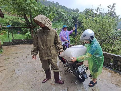 Trước tình hình mưa lũ diễn biến phức tạp, tỉnh Lạng Sơn phải sơ tán gần 3.000 hộ dân tại những khu vực có nguy cơ mất an toàn. Các địa phương khẩn trương triển khai phương án ứng phó, bảo đảm an toàn tính mạng và tài sản của người dân.