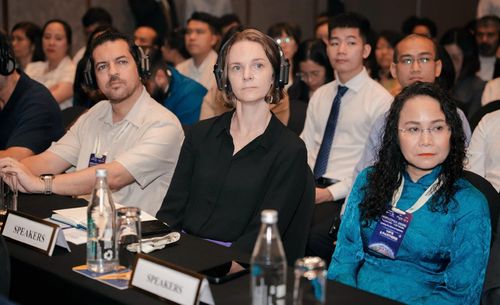 Đại biểu và khách mời theo dõi các tham luận tại Horecfex Vietnam 2026, cùng trao đổi về bài toán nâng cao giá trị, chất lượng trải nghiệm và sức cạnh tranh của Du lịch Việt Nam. Ảnh: Furama Đà Nẵng