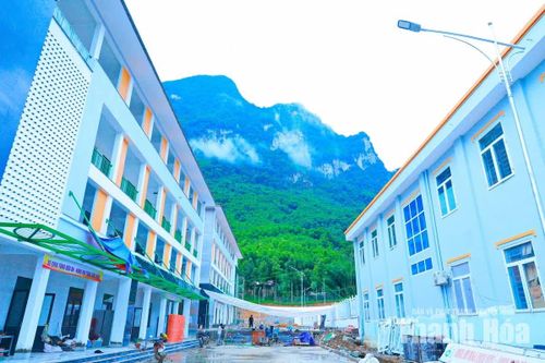 Khu nội trú đang được hoàn thiện đảm bảo nơi ăn, ở, học tập và sinh hoạt của học sinh trong những ngày học tập xa gia đình.