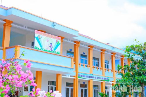 Phía sau những dãy nhà mới là kỳ vọng về một môi trường giáo dục tốt hơn, nơi học sinh vùng biên được học tập, sinh hoạt trong điều kiện ngày càng đầy đủ.