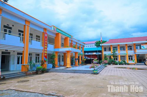 Những dãy nhà khang trang được hoàn thiện đồng bộ, với kiến trúc hiện đại, phù hợp với yêu cầu tổ chức dạy học và sinh hoạt nội trú cho học sinh.