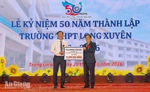 Tiếp nhận nguồn hỗ trợ học bổng.