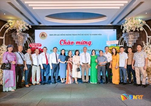 Các đại biểu chụp hình lưu niệm tại buổi gặp mặt. Ảnh: MAI PHÚC