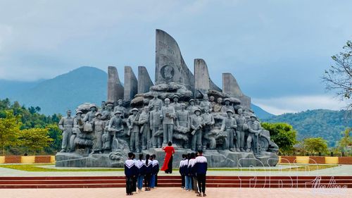 Di tích Bãi họp các quân binh chủng tuyên bố chiến thắng (xã Mường Phăng), không gian giáo dục truyền thống cho thế hệ trẻ.