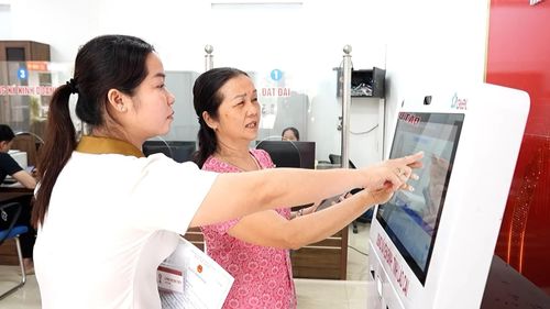 Tại xã Yên Bình, công nghệ không chỉ giúp quản lý công việc thuận tiện hơn, mà còn làm cho nguyên tắc “6 rõ” trở nên cụ thể, minh bạch và có thể đo đếm.