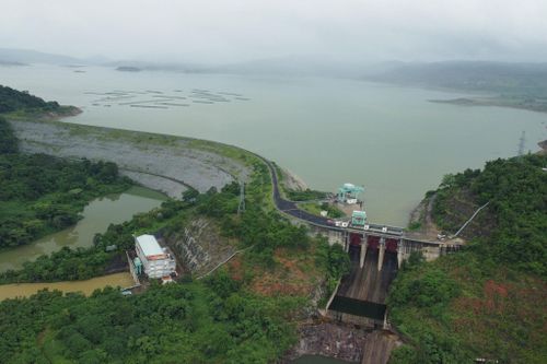 Việc sử dụng mặt nước lòng hồ để phát triển nguồn điện mặt trời mở ra không gian cho nguồn điện sạch tại Lâm Đồng