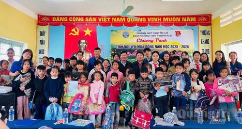 Trường THPT Nguyễn Huệ luôn chú trọng đến các hoạt động thiện nguyện, an sinh xã hội.