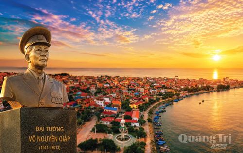 Tượng đài Đại tướng Võ Nguyên Giáp tại làng biển Lý Hòa - Ảnh: T.L