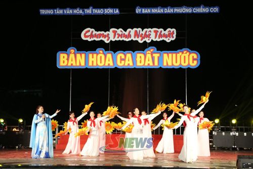 Tiết mục đơn ca nữ "Tự nguyện" tại chương trình.