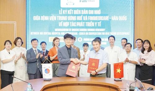  BVTW Huế ký kết biên bản ghi nhớ hợp tác giai đoạn 2026 - 2028 với các doanh nghiệp, chuyên gia y tế Hàn Quốc. 