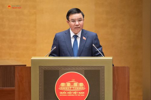 Bộ trưởng Bộ Công Thương Lê Mạnh Hùng trình bày Báo cáo tiếp thu, giải trình, chỉnh lý dự thảo Luật. Ảnh: Phạm Thắng