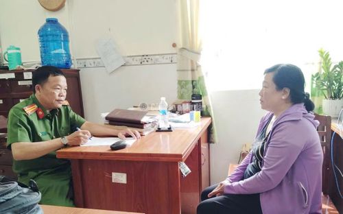 Đối tượng T.T.H., ra đầu thú tại Văn phòng cơ quan CSĐT Công an TP Cần Thơ.